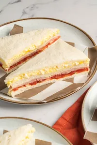 Triple Jamón, tomate y huevo